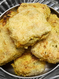 कुरकुरीत सुरमई पॅटीस (Surmai patties recipe in marathi) रेसिपी चे मुख्य फोटो