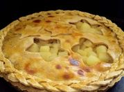 Una foto de relleno para torta de peras y crema