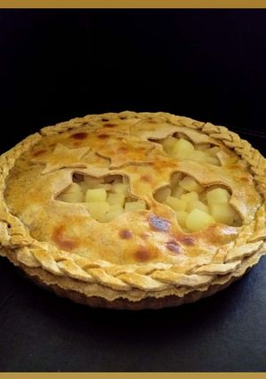 Una foto de Tarta de pera con crema pastelera y harina integral 🍐
