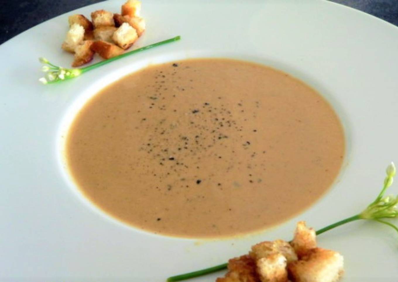 Soupe de poissons aux croutons frits