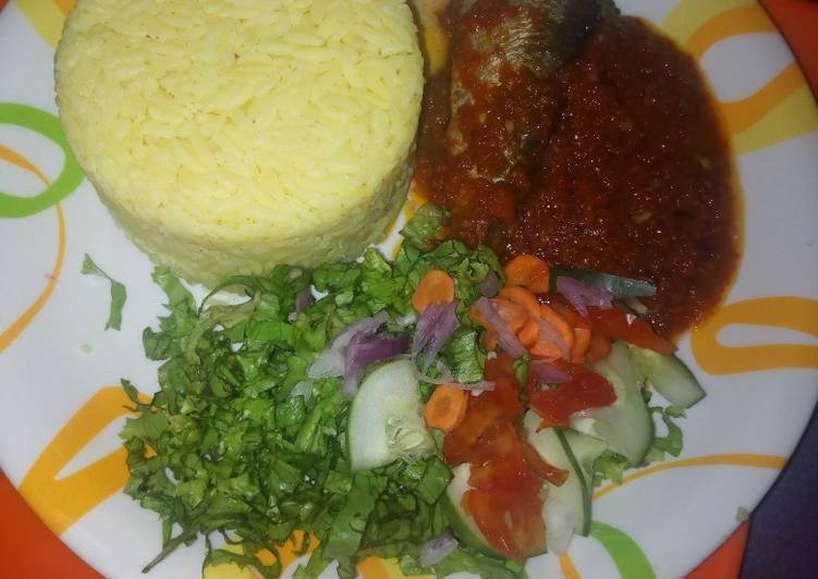 Curry rice with stew and latus