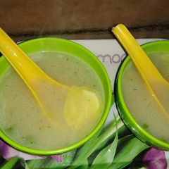 A picture of Vegetarian soup.