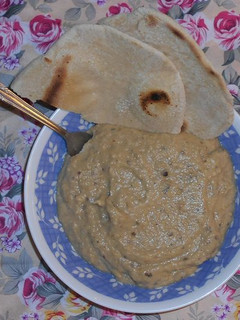 Una foto de Hummus de berenjena
