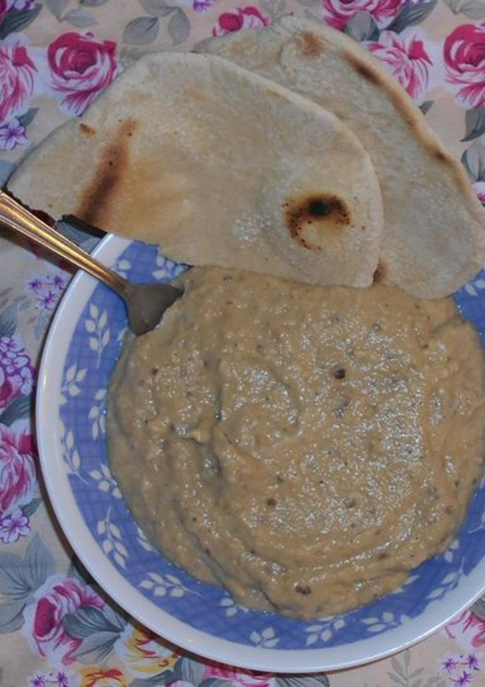 Una foto de Hummus de berenjena
