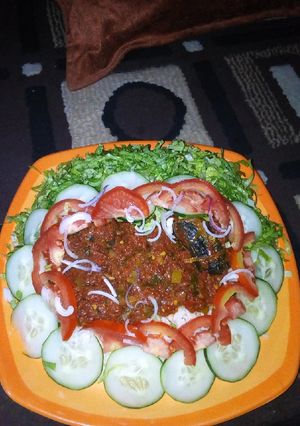 A picture of Farar shinkafa da miyar kifi with salad.