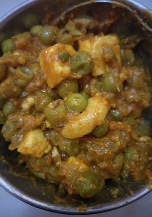 मटर पनीर (matar paneer recipe in Hindi) रेसिपी मुख्य फोटो