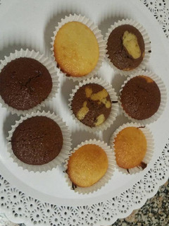 Una foto de Cupcakes de vainilla y chocolate!
