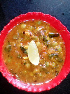 લીલી તુવેર નું શાક(Lili tuvar nu shak recipe in Gujarati) રેસીપી મુખ્ય ફોટો