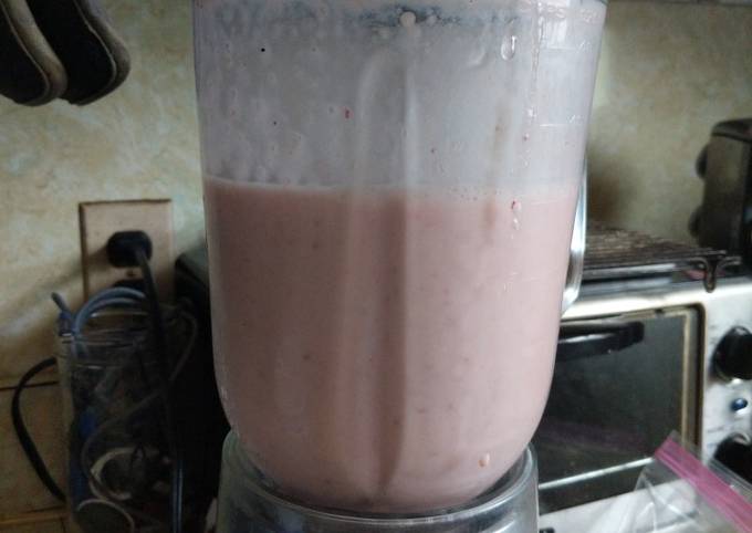 Steps to Prepare Homemade Berry Smoothie