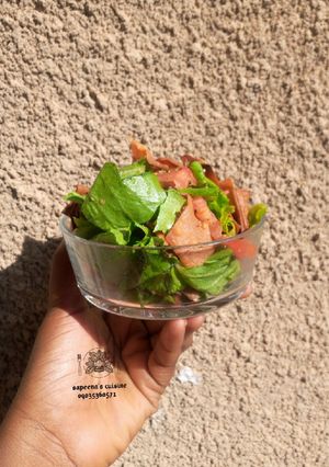A picture of Mediaterianian fattoush salad.
