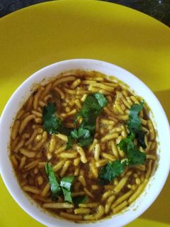 शेव भाजी (sev bhaji recipe in marathi) रेसिपी चे मुख्य फोटो