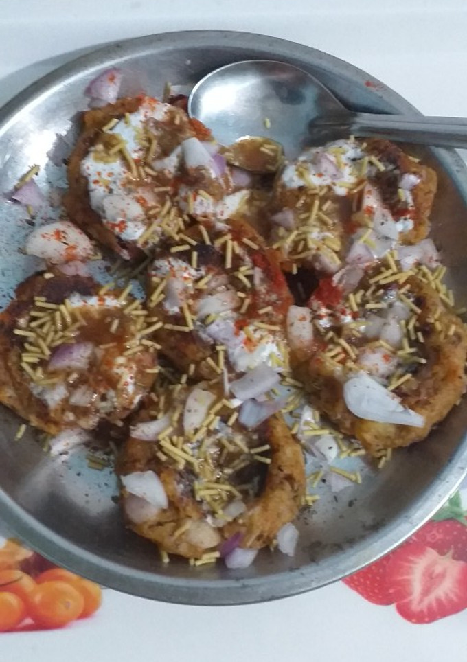 आलू टिकिया चाट (Aloo tikiya chaat recipe in hindi) रेसिपी मुख्य फोटो