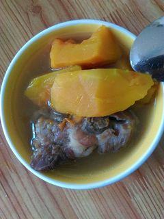 Hình của món Bí đỏ hầm xương.