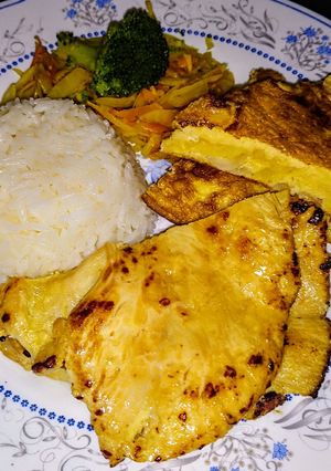Una foto de CORRIENTAZO Costeño, con Tortilla española...!