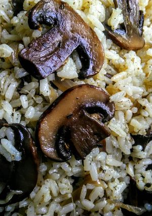 Una foto de ARROZ🍚de🧅Cebolla y Champignones🍄🍄...!