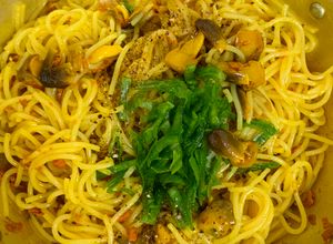 Hình của món Bún xào nấm rơm, nghệ tươi.