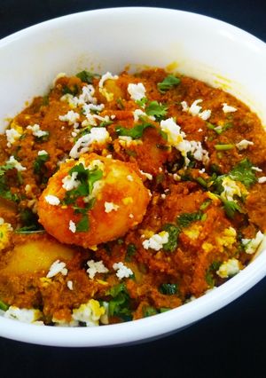 A picture of Dum Aloo.