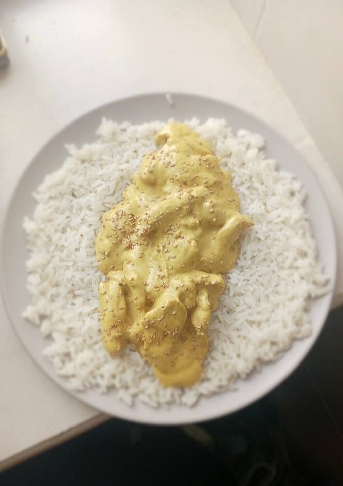 Una foto de Pollo al curry sin verdura