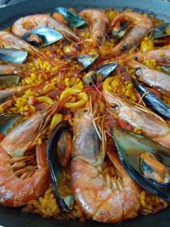Una foto de Paella marinera