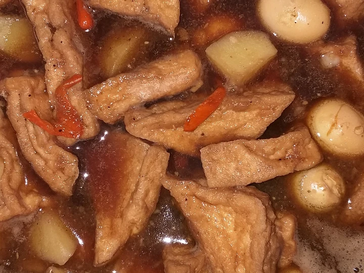 Langkah Mudah untuk Membikin Resep Semur kentang tahu putih dan telur puyuh yang Uenak Anti Ribet, Lezat