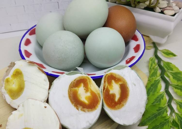 Cara Gampang Menyiapkan Telur Asin Homemade, Bikin Ngiler