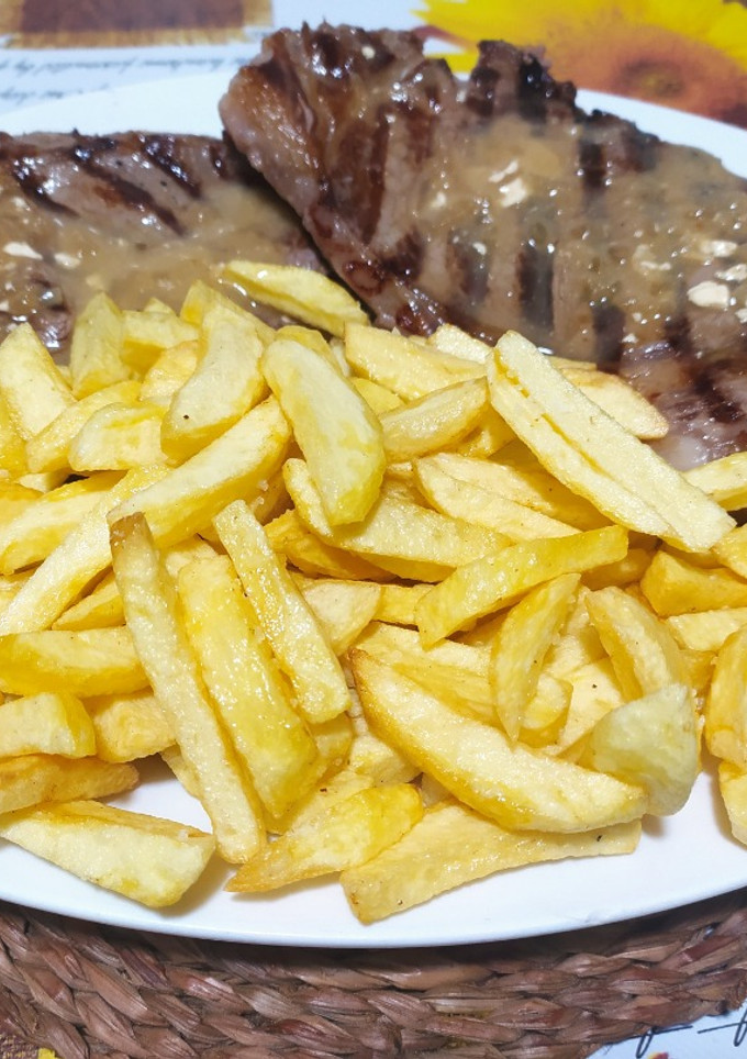 Una foto de Entrecot de vaca rubia gallega en salsa de yogurt