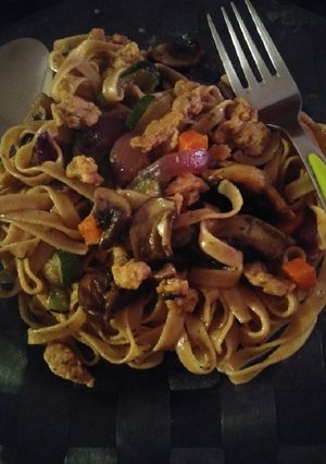 Una foto de Plato principal. Vegano. Pasta. Vegetales. Proteínas