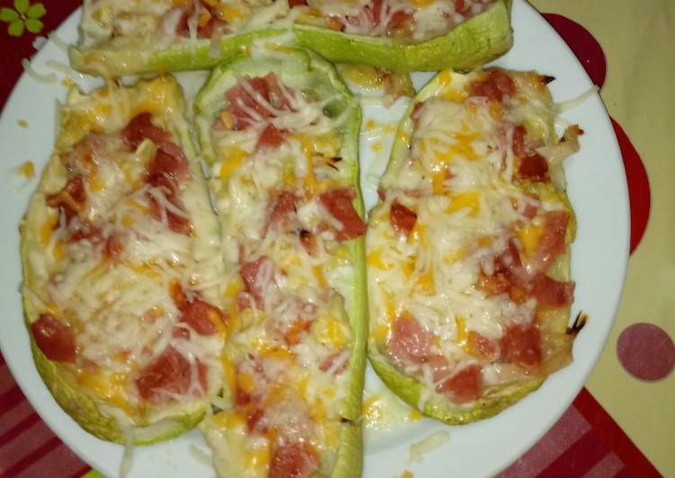 Calabacín relleno de jamón york y queso en microondas