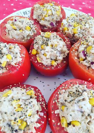 Una foto de Tomates 🍅 rellenos frescos!