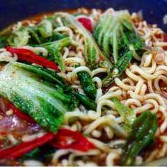 Mie Instan Pedas Mood Booster রেসিপির প্রধান ছবি