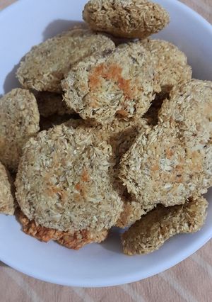 Una foto de Masitas caseras de banana, coco y avena 🍌 🥥 🥣