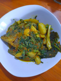 Foto resep Ikan gurame bumbu kuning kemangi
