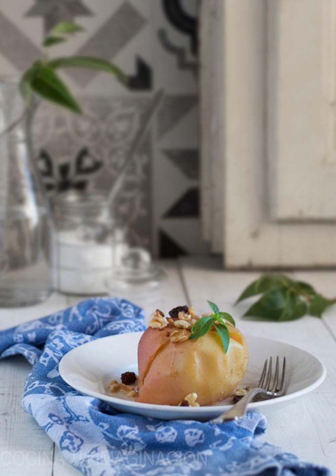 Una foto de Manzanas al vapor con frutos secos
