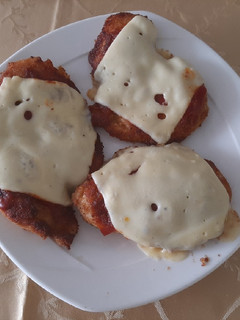 Una foto de Pollo a la parmesana al sartén