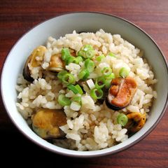 A picture of Mussels Takikomi Gohan.