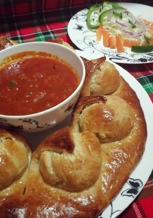 A picture of Dinner rolls with sauce #themechallenge.