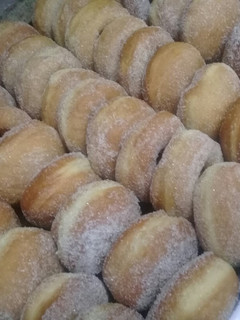 Una foto de Bolitas de frailer y rosquitas
