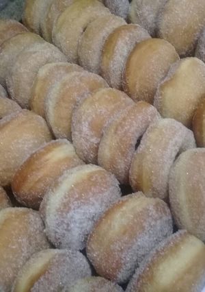 Una foto de Bolitas de frailer y rosquitas