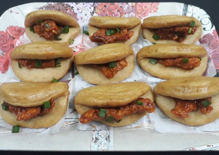 Recipe of Homemade Steamed Bao Bun with spicy chicken