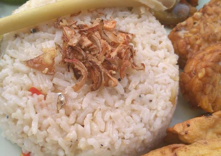 Resep Nasi liwet ikan teri oleh Risma Mawarsari Cookpad