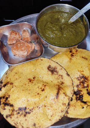 मक्के की रोटी और सरसों का साग (makki ki roti aur sarson ka saag recipe in Hindi) रेसिपी मुख्य फोटो