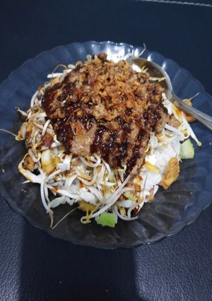 Foto resep Nasi lengko T4k (tempe tahu timun tauge kubis)