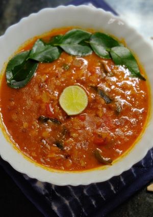 A picture of Tangy garlic dal.