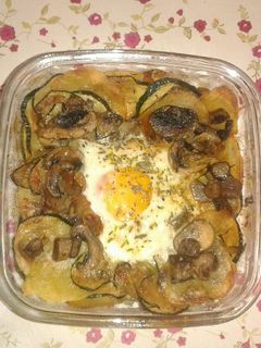 Una foto de Cazuelita de verduras con huevo