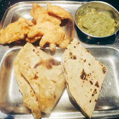 A picture of Pyaji pakora.