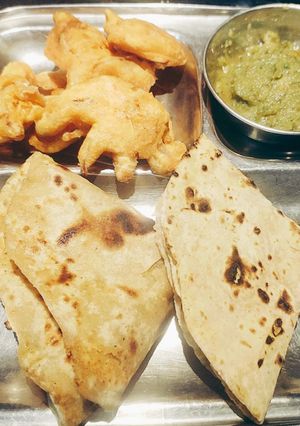 A picture of Pyaji pakora.