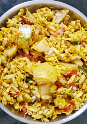 A picture of Alu muri shilong(meghalaya street food).