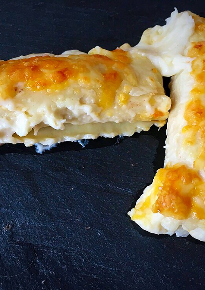 Una foto de Canelones con salchichas y verduras