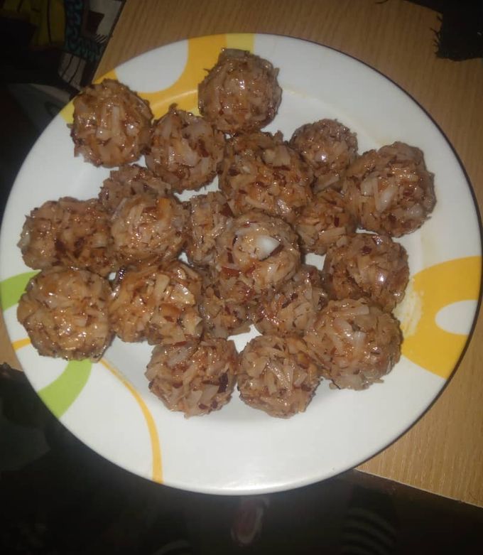 A picture of Coconut candy (kwakwameti).