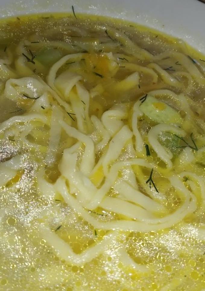 Суп з домашньою лапшою